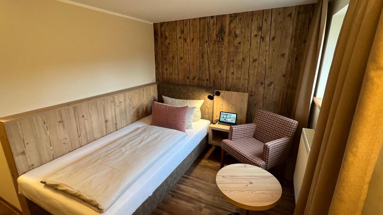 Dammschenke Gasthof & Hotel 쿠로르트존스도르프 외부 사진