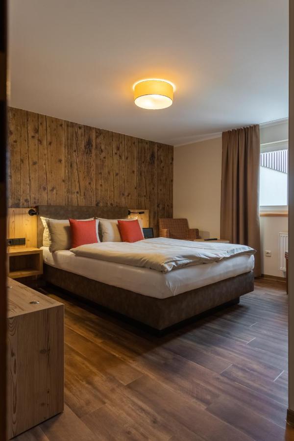 Dammschenke Gasthof & Hotel 쿠로르트존스도르프 외부 사진